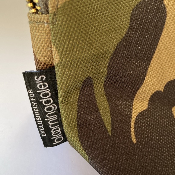 BLOOMINGDALES Camouflage Pink Lipstick Zippered Cosmetic Bag 9.5 x 5.5 x 3 in - Picture 2 of 9